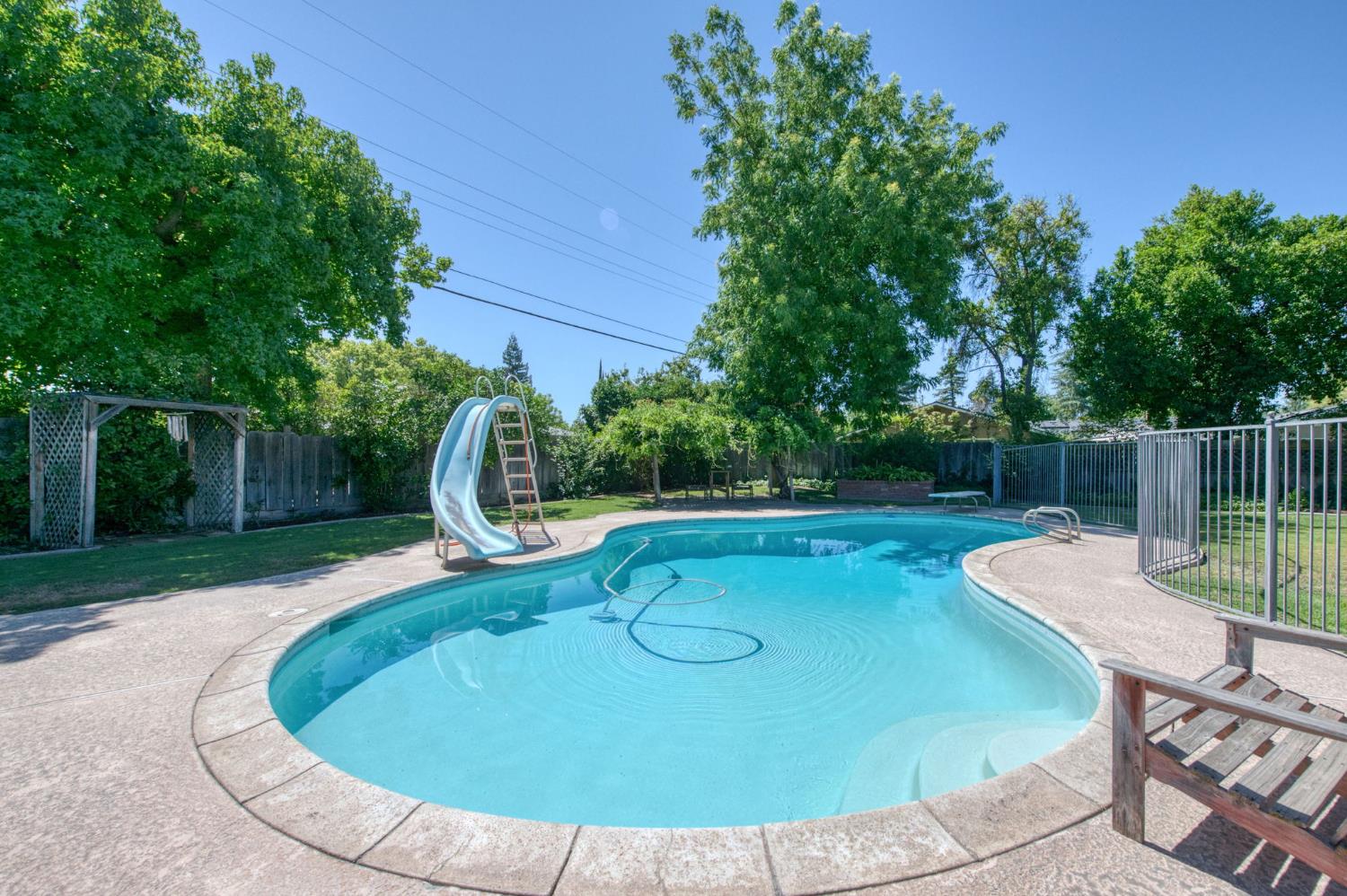 683 W Browning Ave, Fresno, CA 93704