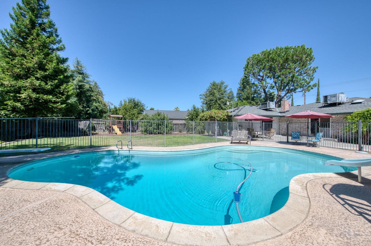 683 W Browning Ave, Fresno, CA 93704
