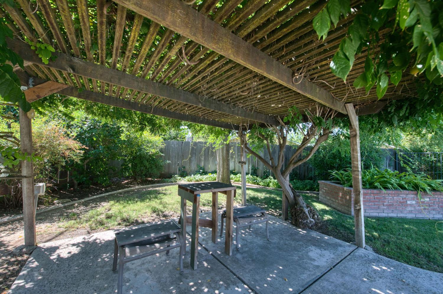 683 W Browning Ave, Fresno, CA 93704