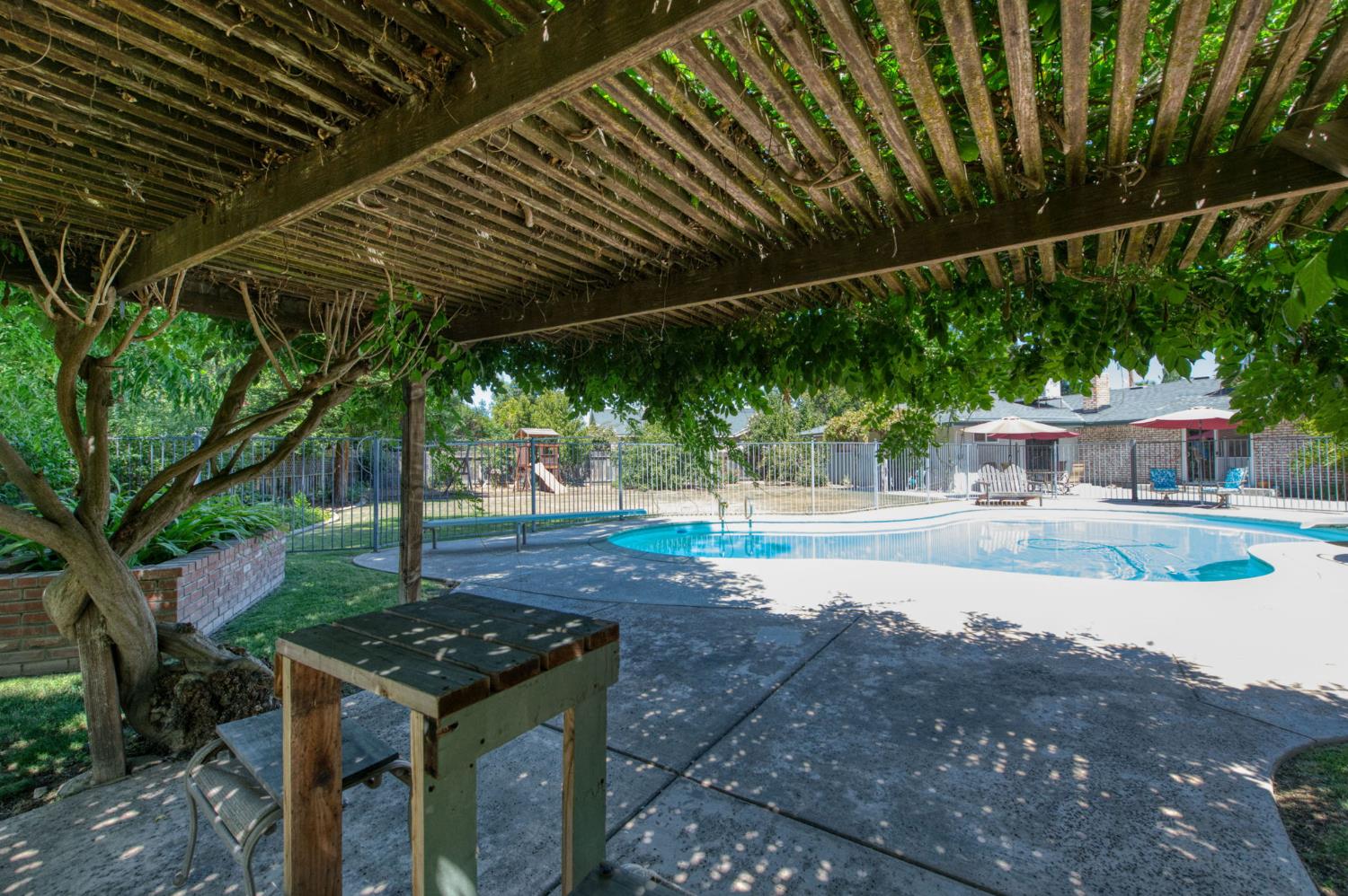 683 W Browning Ave, Fresno, CA 93704