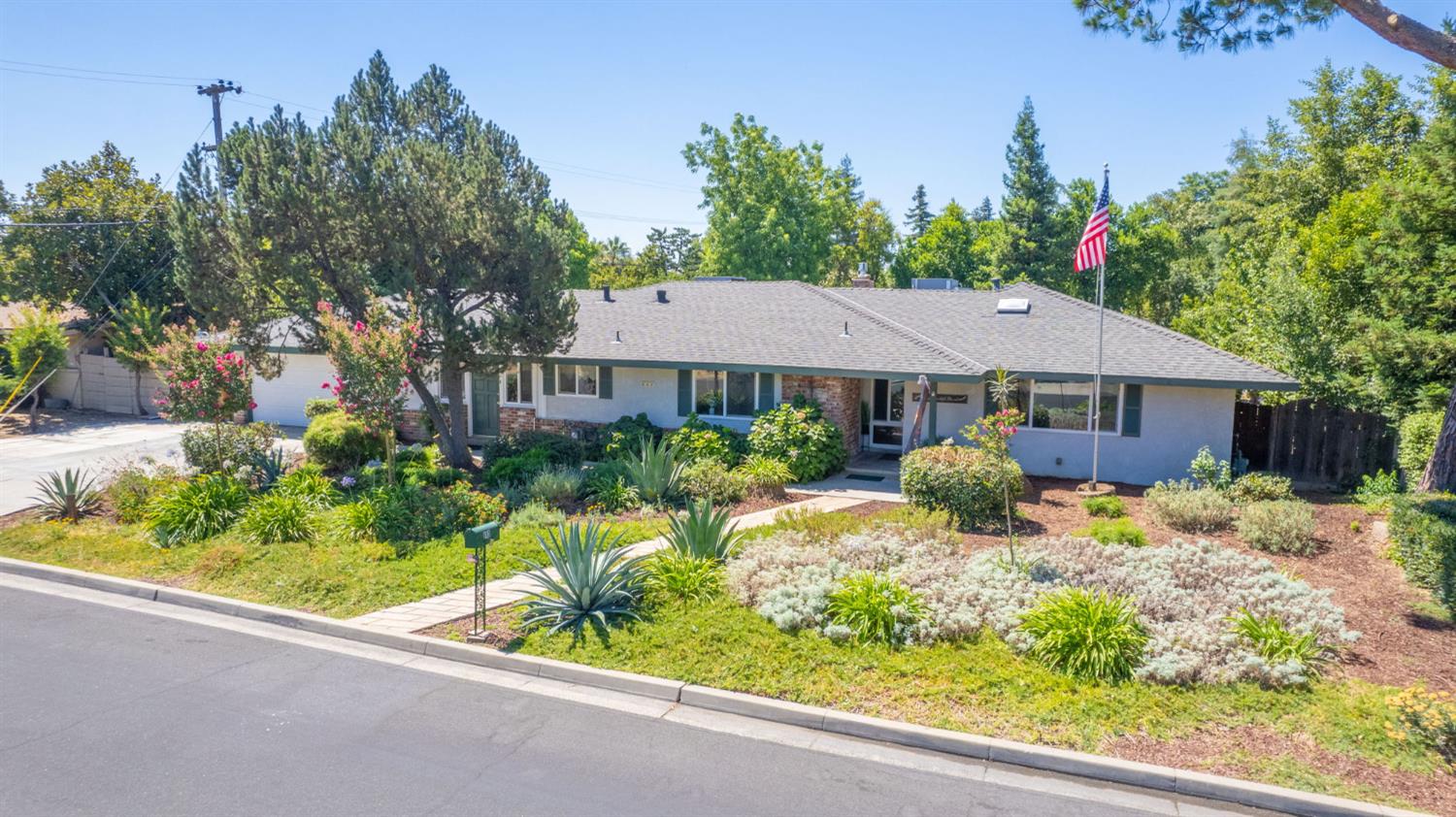 683 W Browning Ave, Fresno, CA 93704
