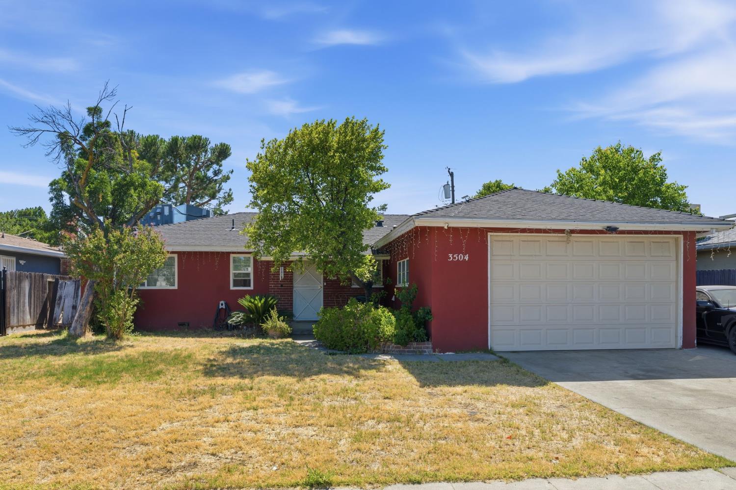3504 N Wolters Ave, Fresno, CA 93726