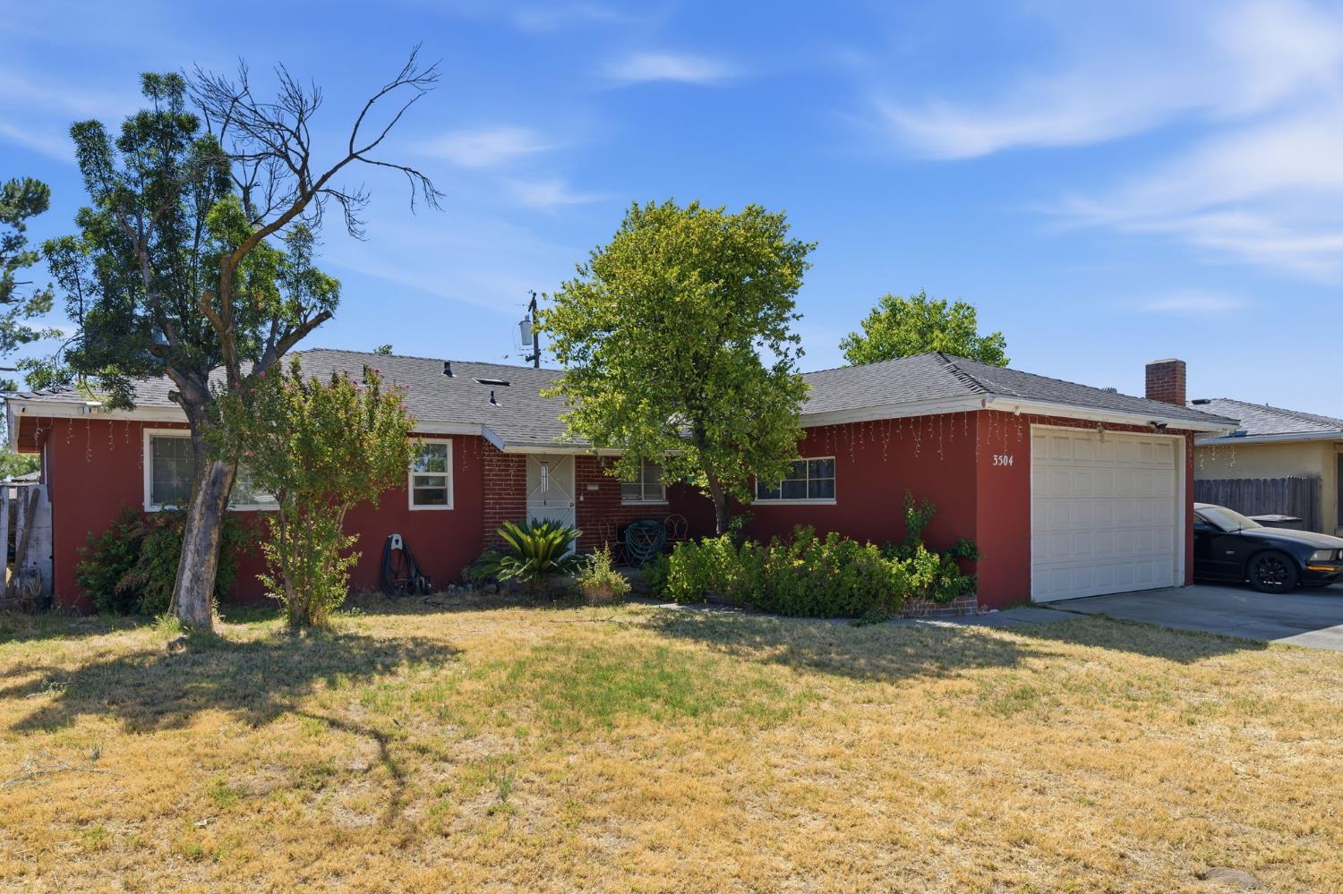 3504 N Wolters Ave, Fresno, CA 93726
