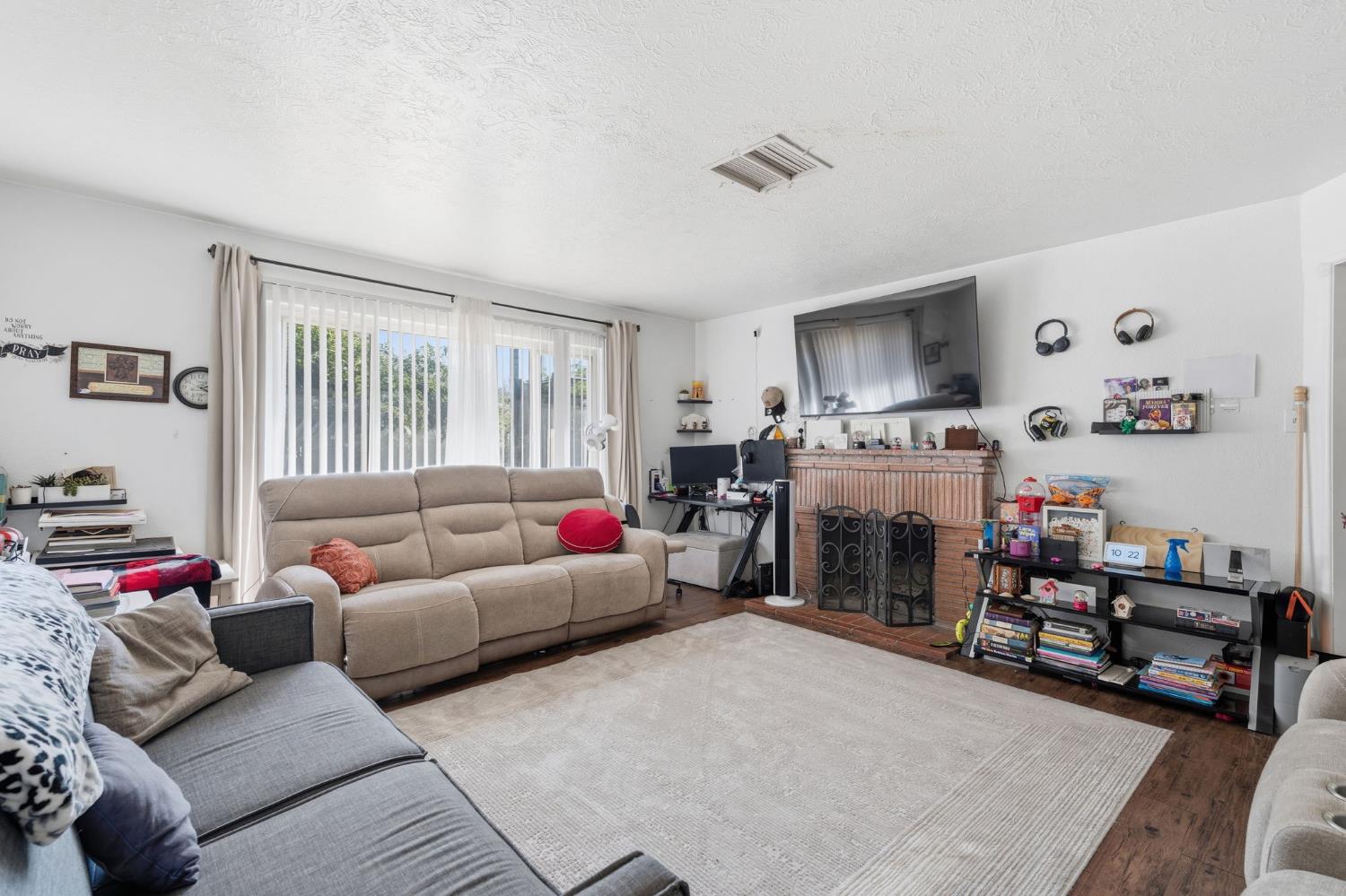 3504 N Wolters Ave, Fresno, CA 93726
