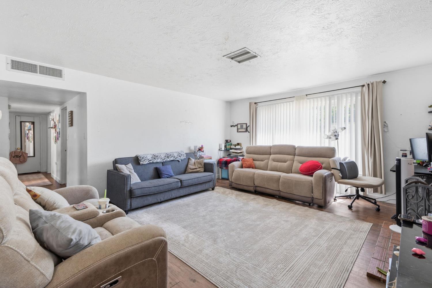 3504 N Wolters Ave, Fresno, CA 93726