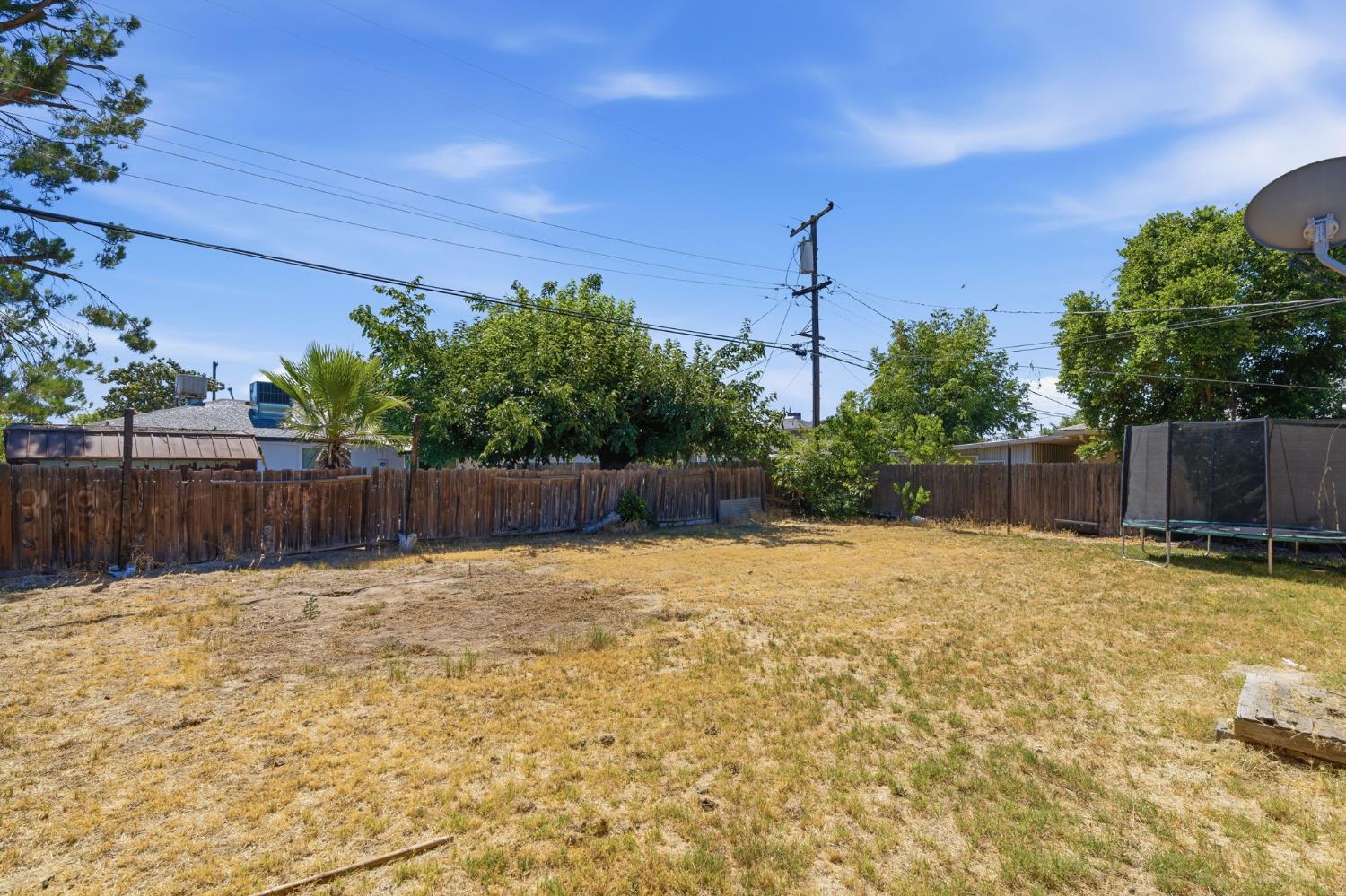 3504 N Wolters Ave, Fresno, CA 93726