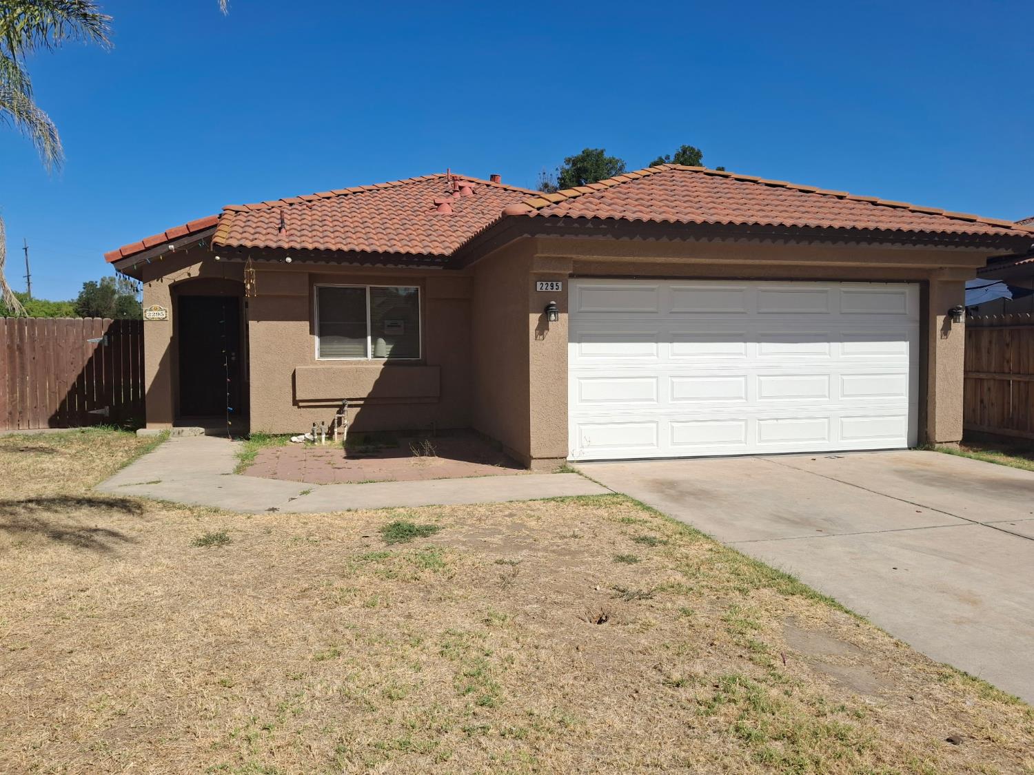2295 N Lodi Ave, Fresno, CA 93722