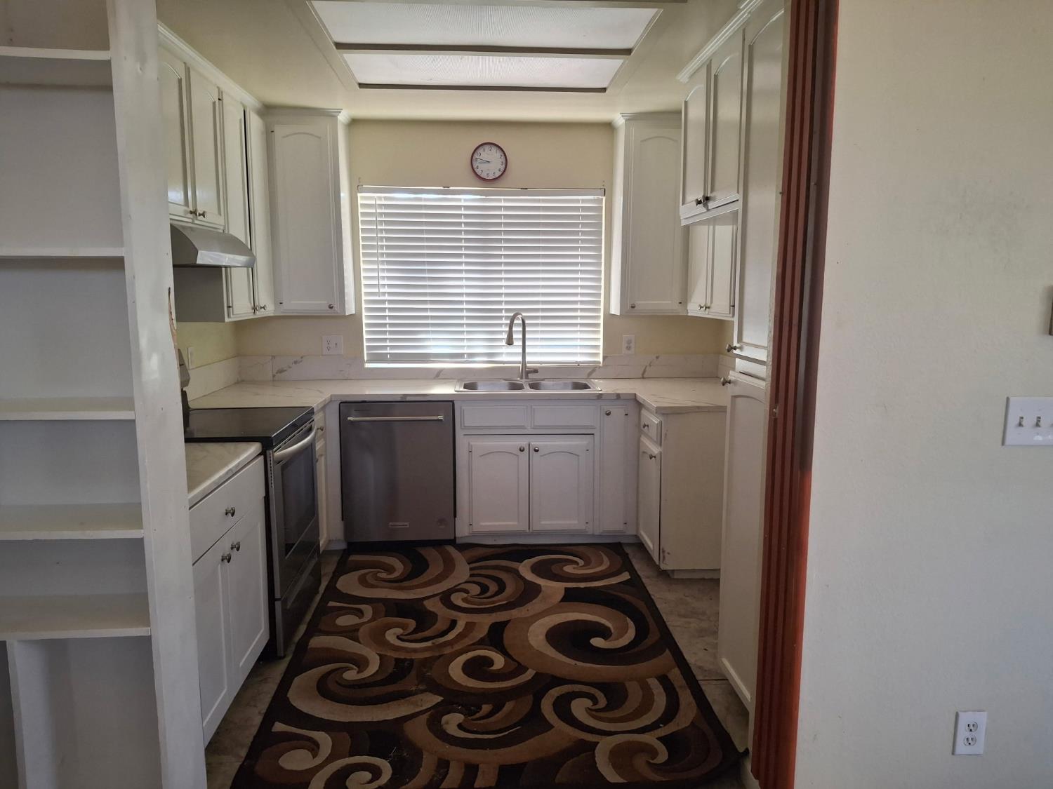 2295 N Lodi Ave, Fresno, CA 93722