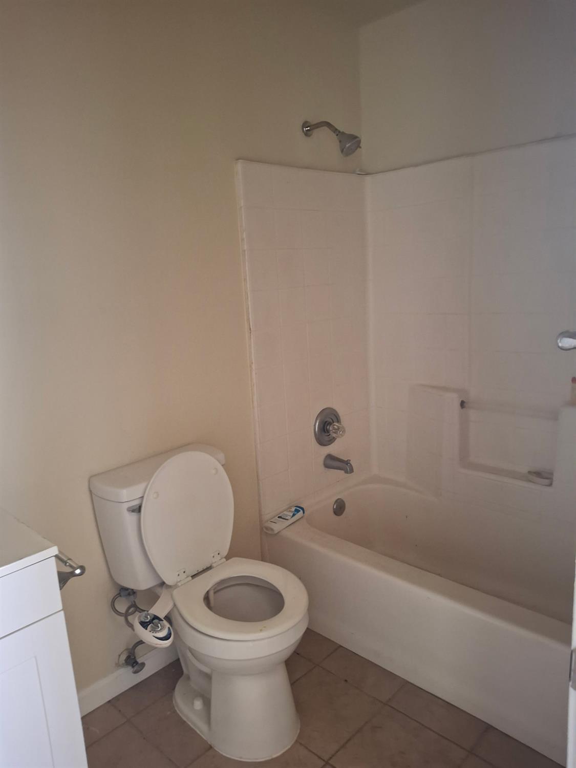 2295 N Lodi Ave, Fresno, CA 93722