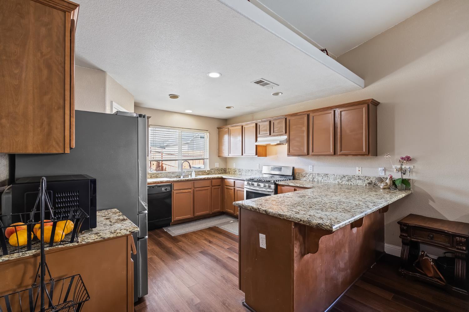 5110 W Simpson Ave, Fresno, CA 93722