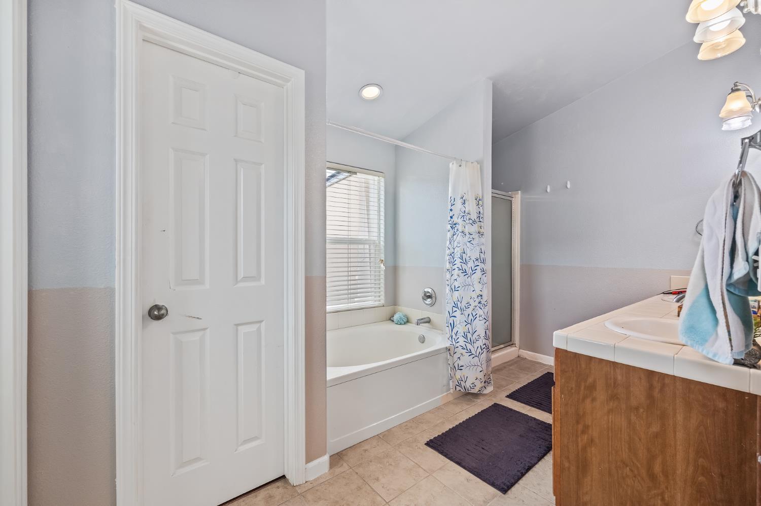 5110 W Simpson Ave, Fresno, CA 93722