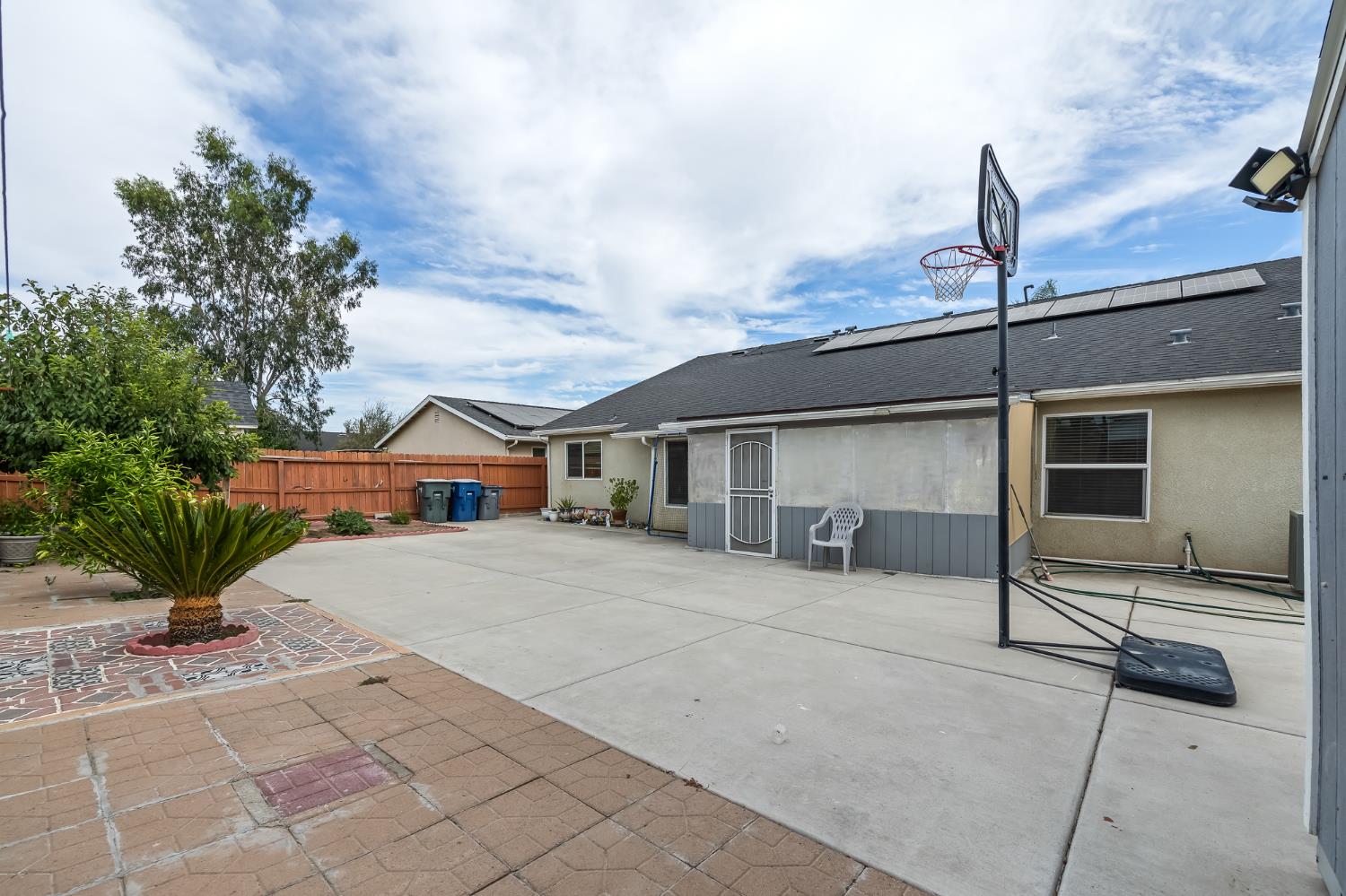 5110 W Simpson Ave, Fresno, CA 93722