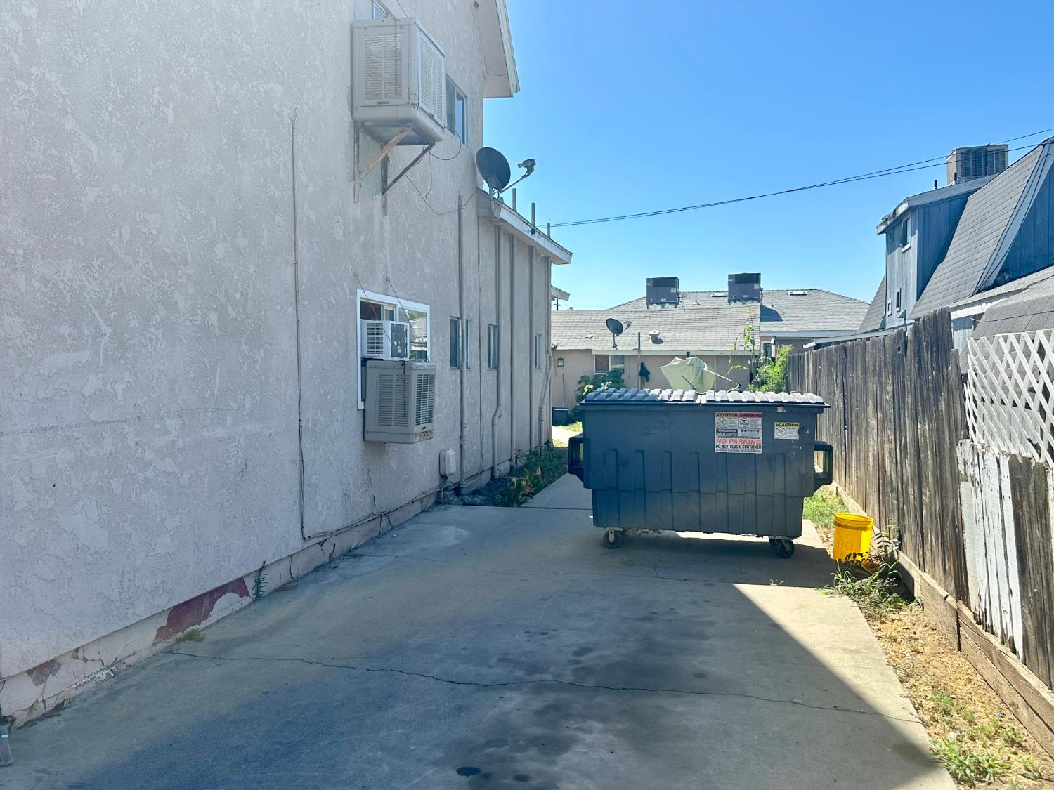 156 W Ventura, Dinuba, CA 93618