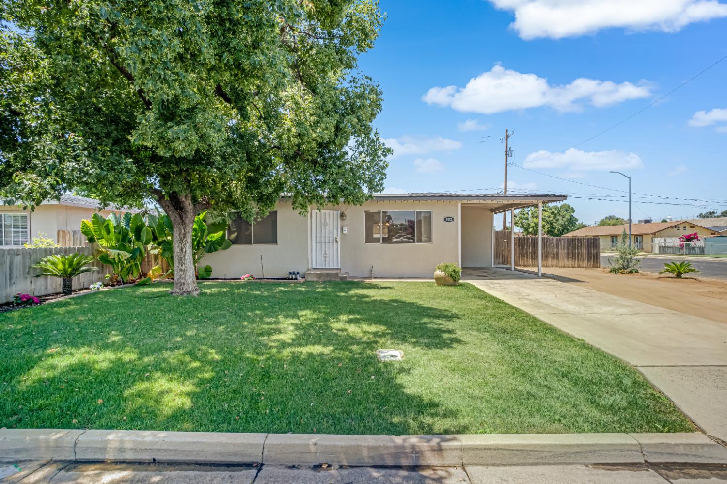 902 Music Ave, Clovis, CA 93612
