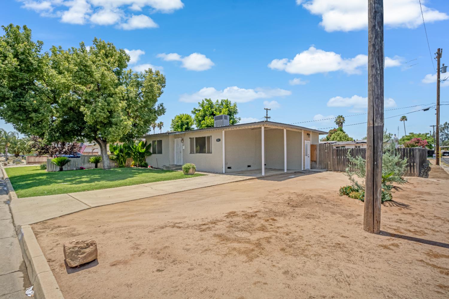 902 Music Ave, Clovis, CA 93612