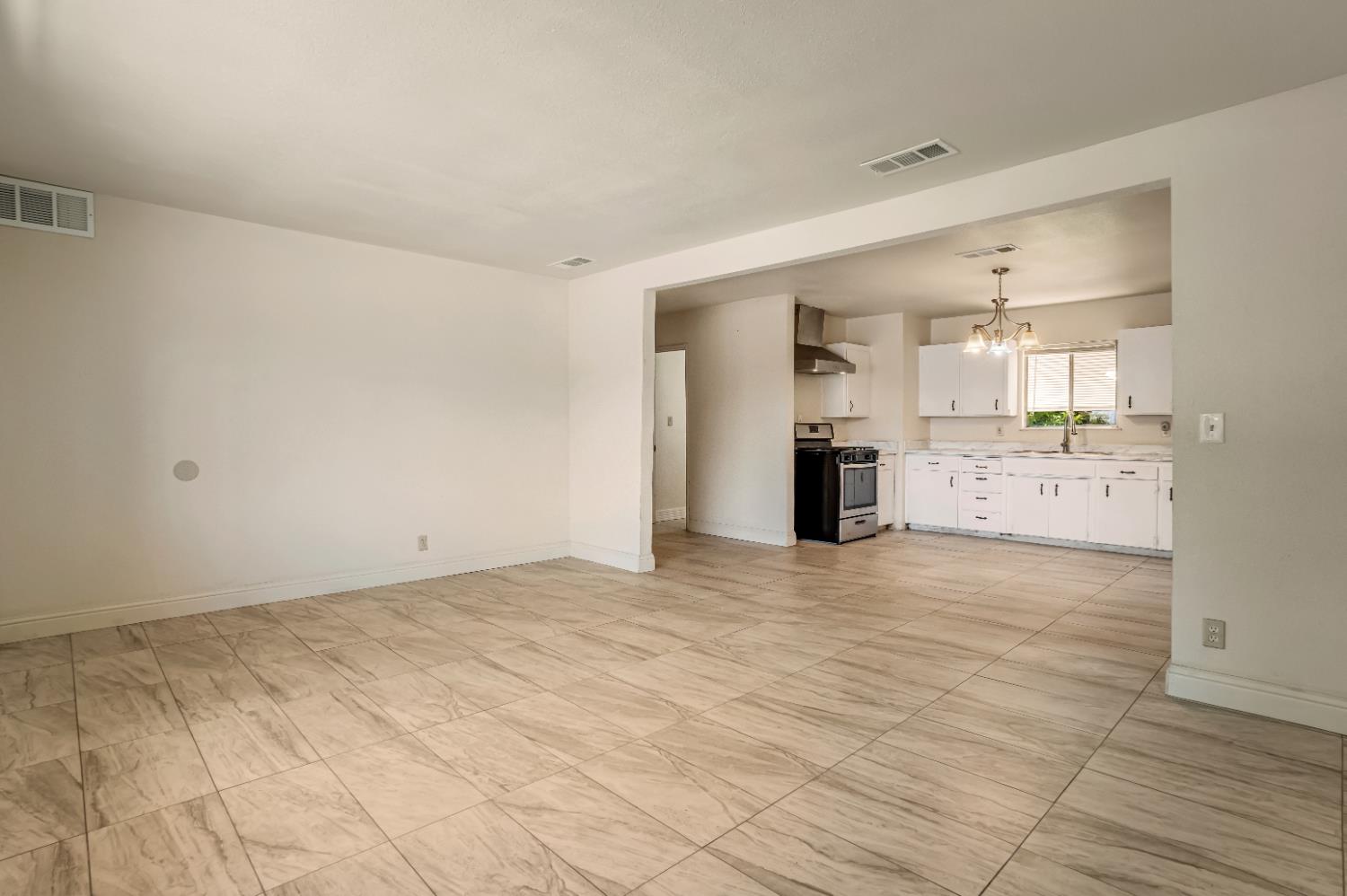 902 Music Ave, Clovis, CA 93612