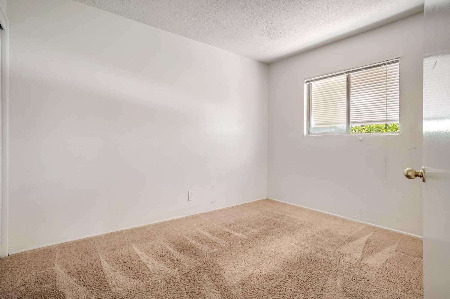 902 Music Ave, Clovis, CA 93612