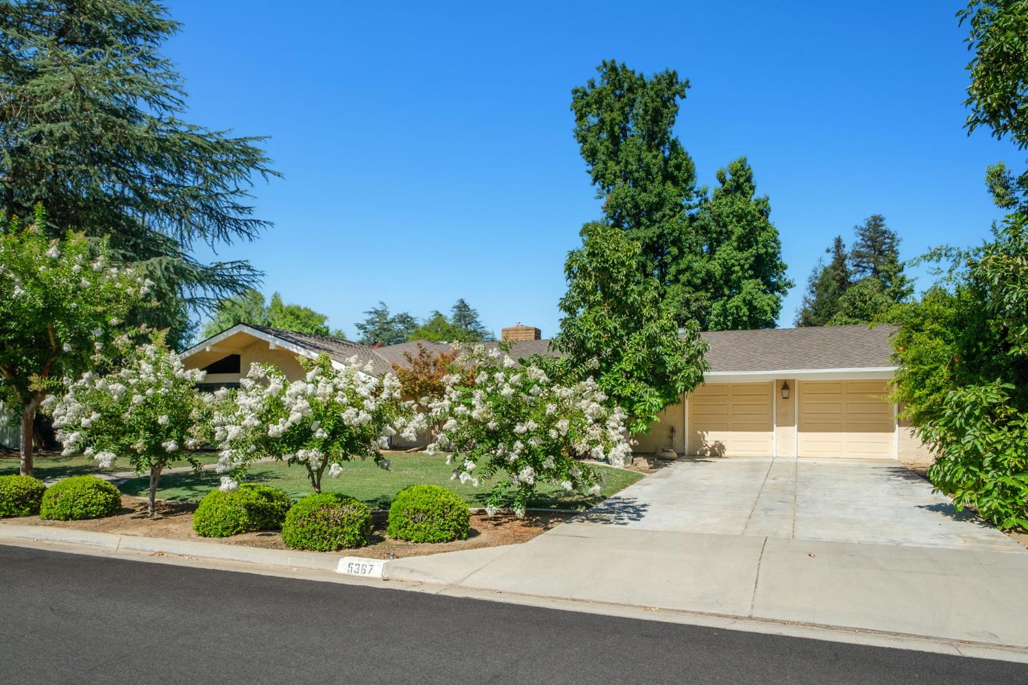 5367 N Briarwood Ave, Fresno, CA 93711