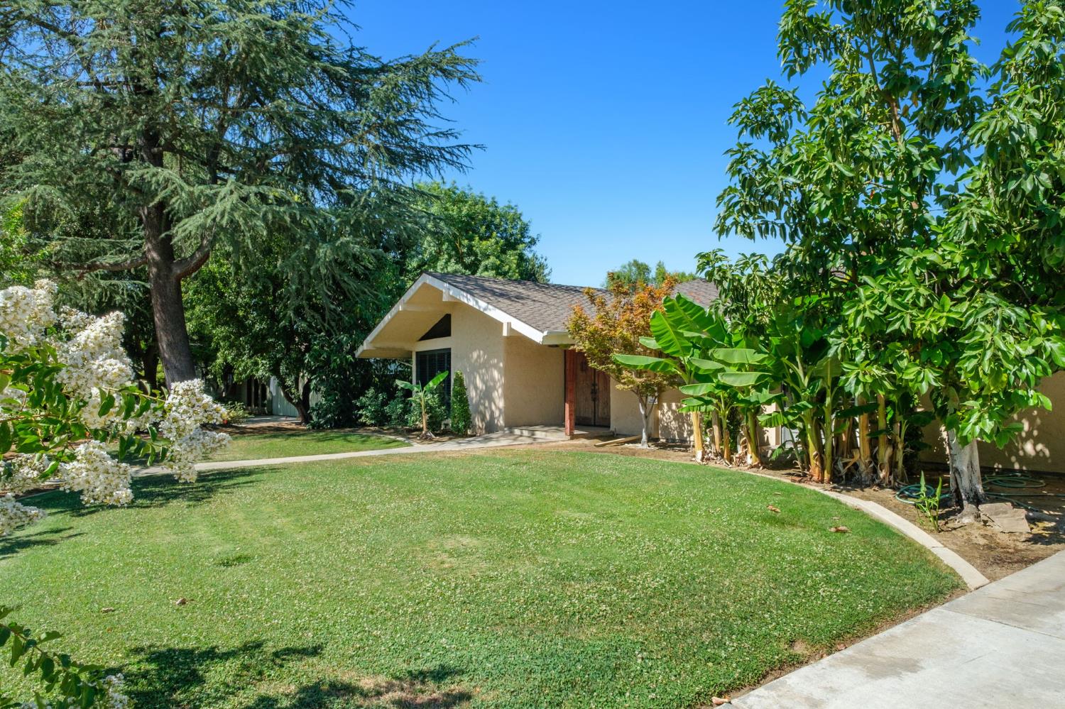 5367 N Briarwood Ave, Fresno, CA 93711