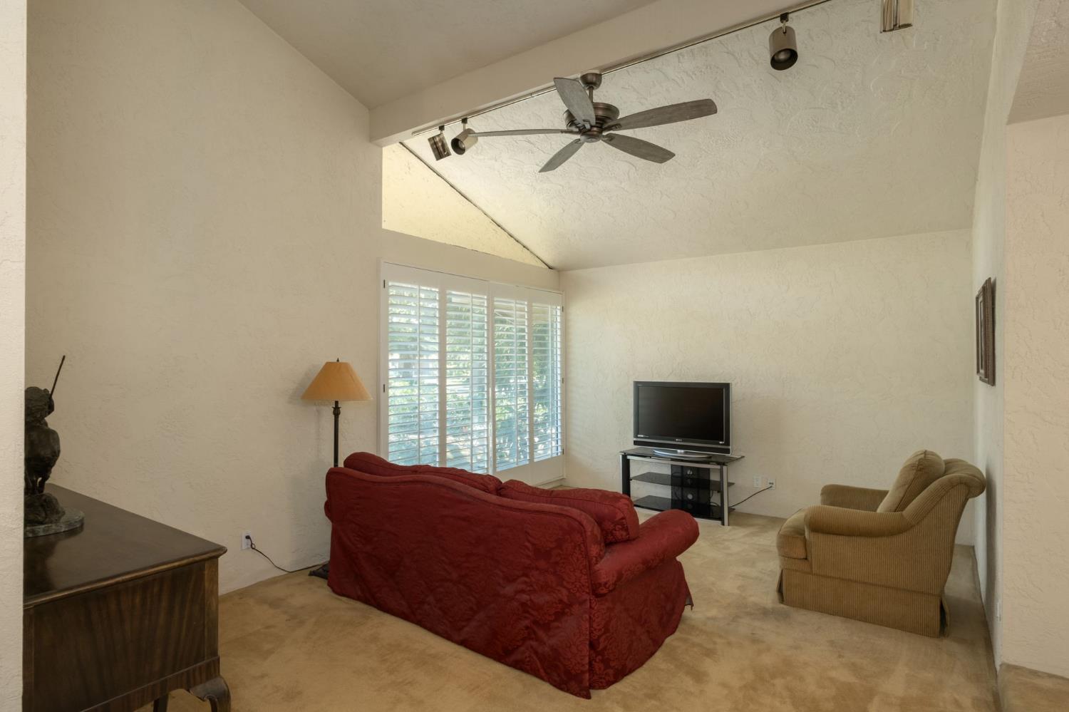 5367 N Briarwood Ave, Fresno, CA 93711