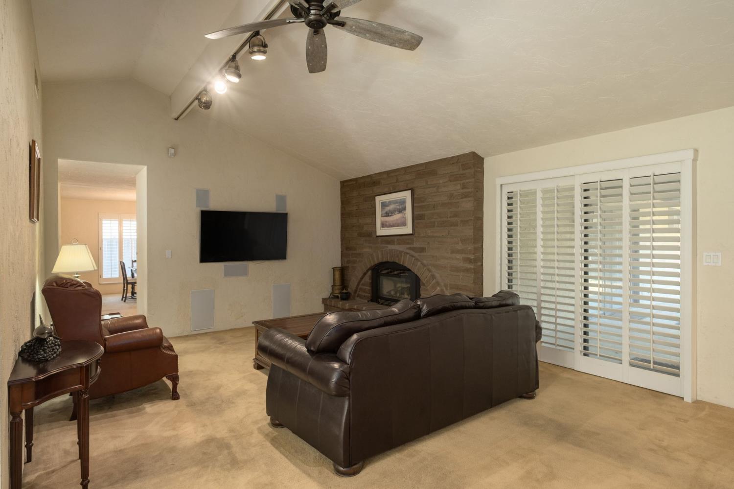 5367 N Briarwood Ave, Fresno, CA 93711