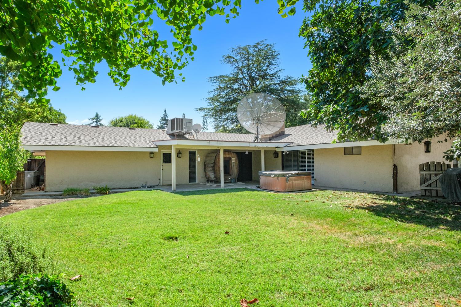 5367 N Briarwood Ave, Fresno, CA 93711