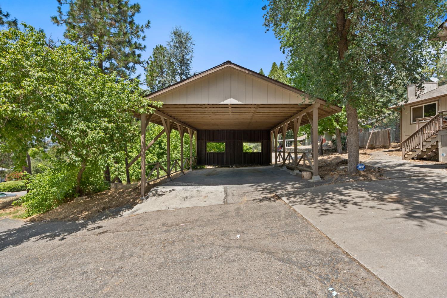 39749 Pine Ridge Rd, Oakhurst, CA 93644