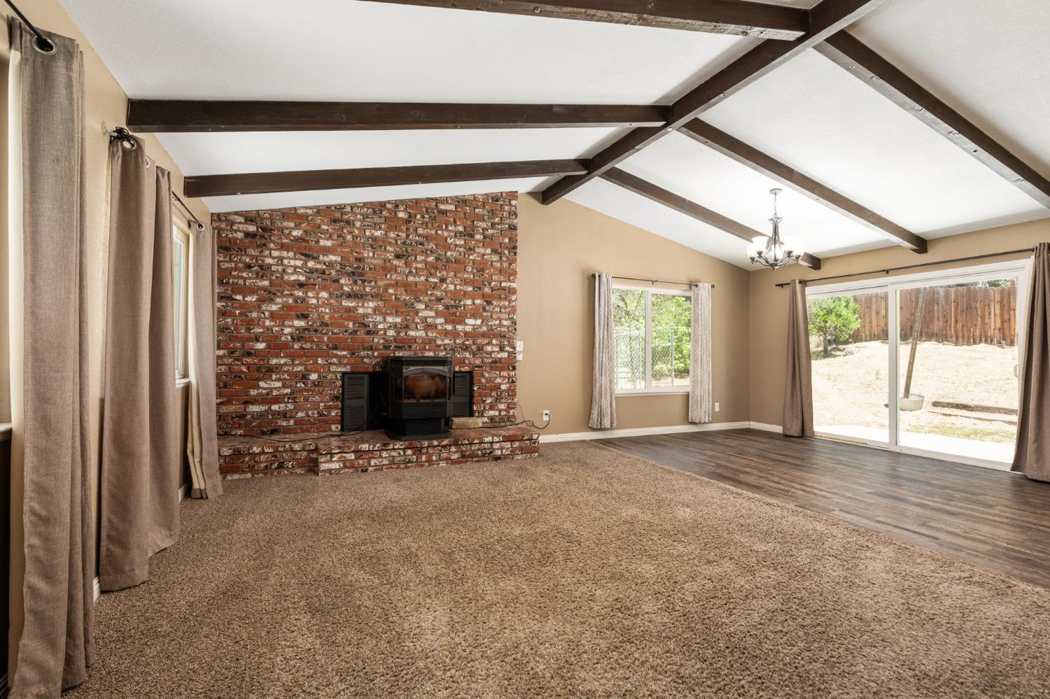 39749 Pine Ridge Rd, Oakhurst, CA 93644
