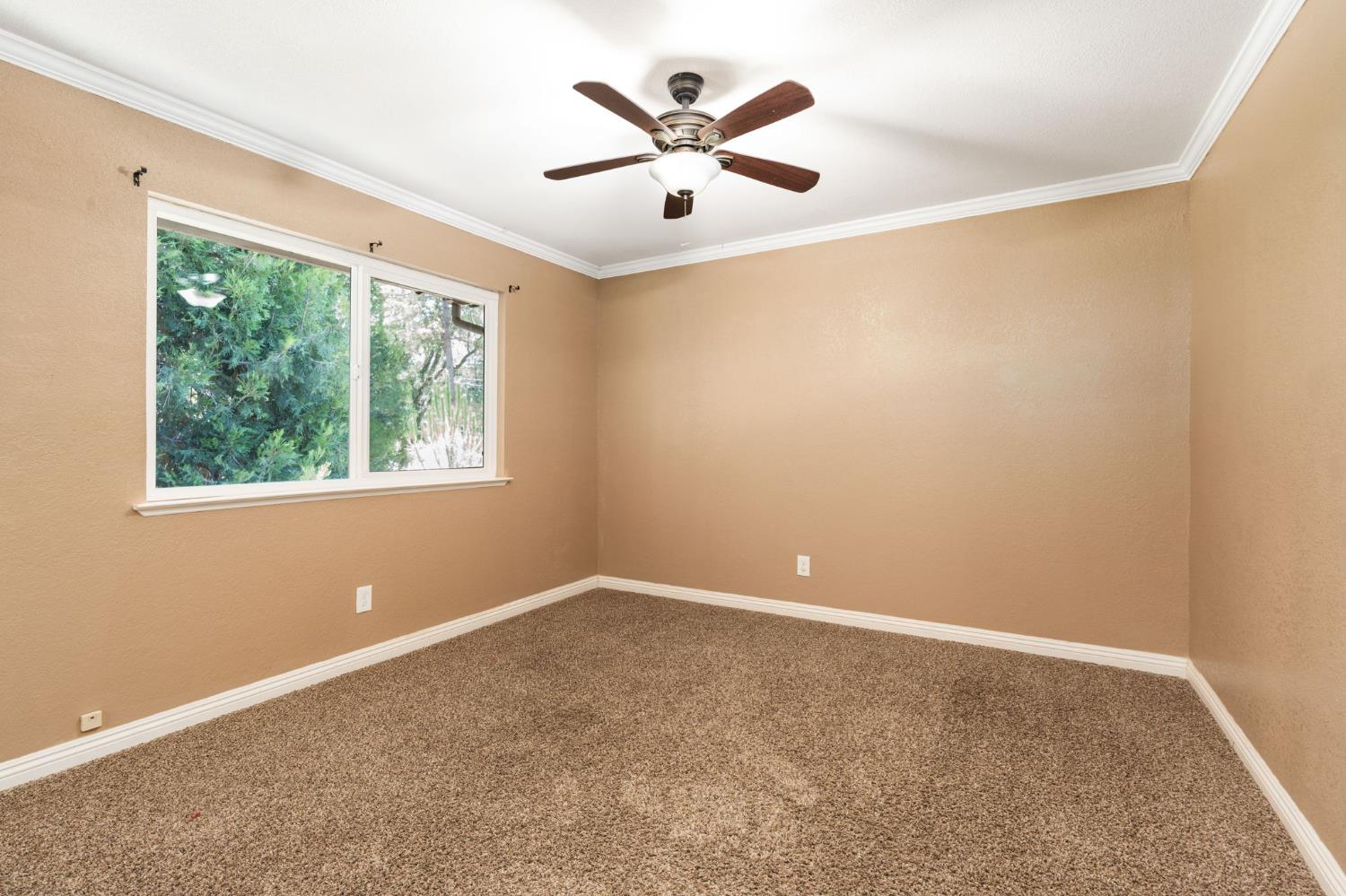 39749 Pine Ridge Rd, Oakhurst, CA 93644