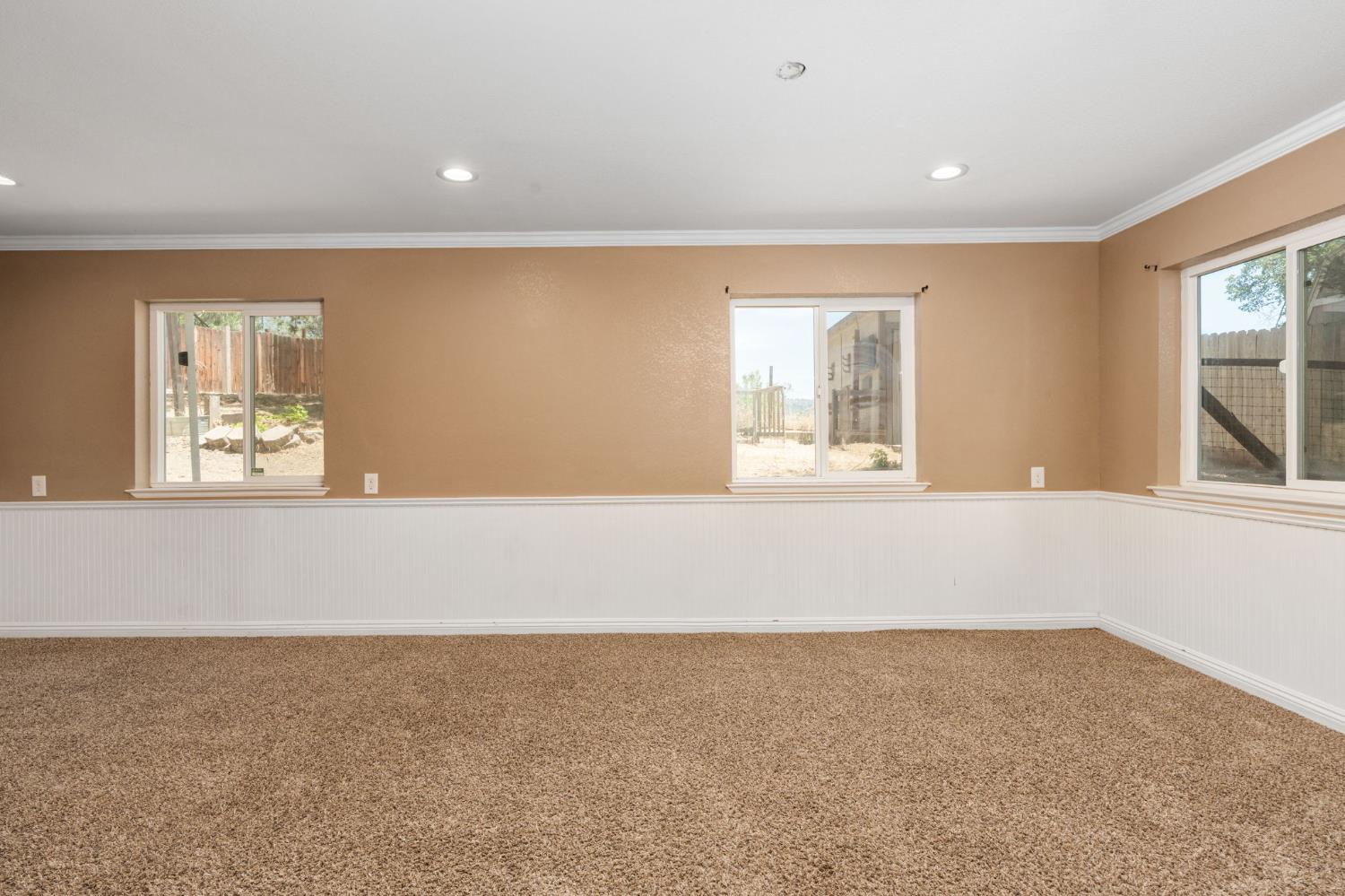 39749 Pine Ridge Rd, Oakhurst, CA 93644