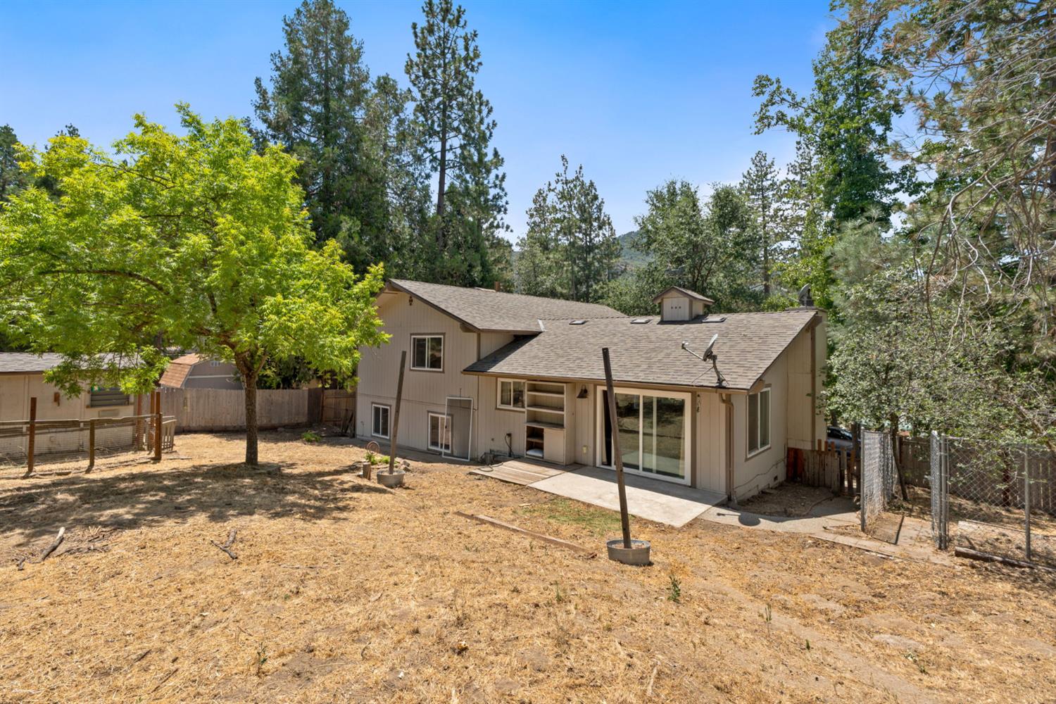39749 Pine Ridge Rd, Oakhurst, CA 93644