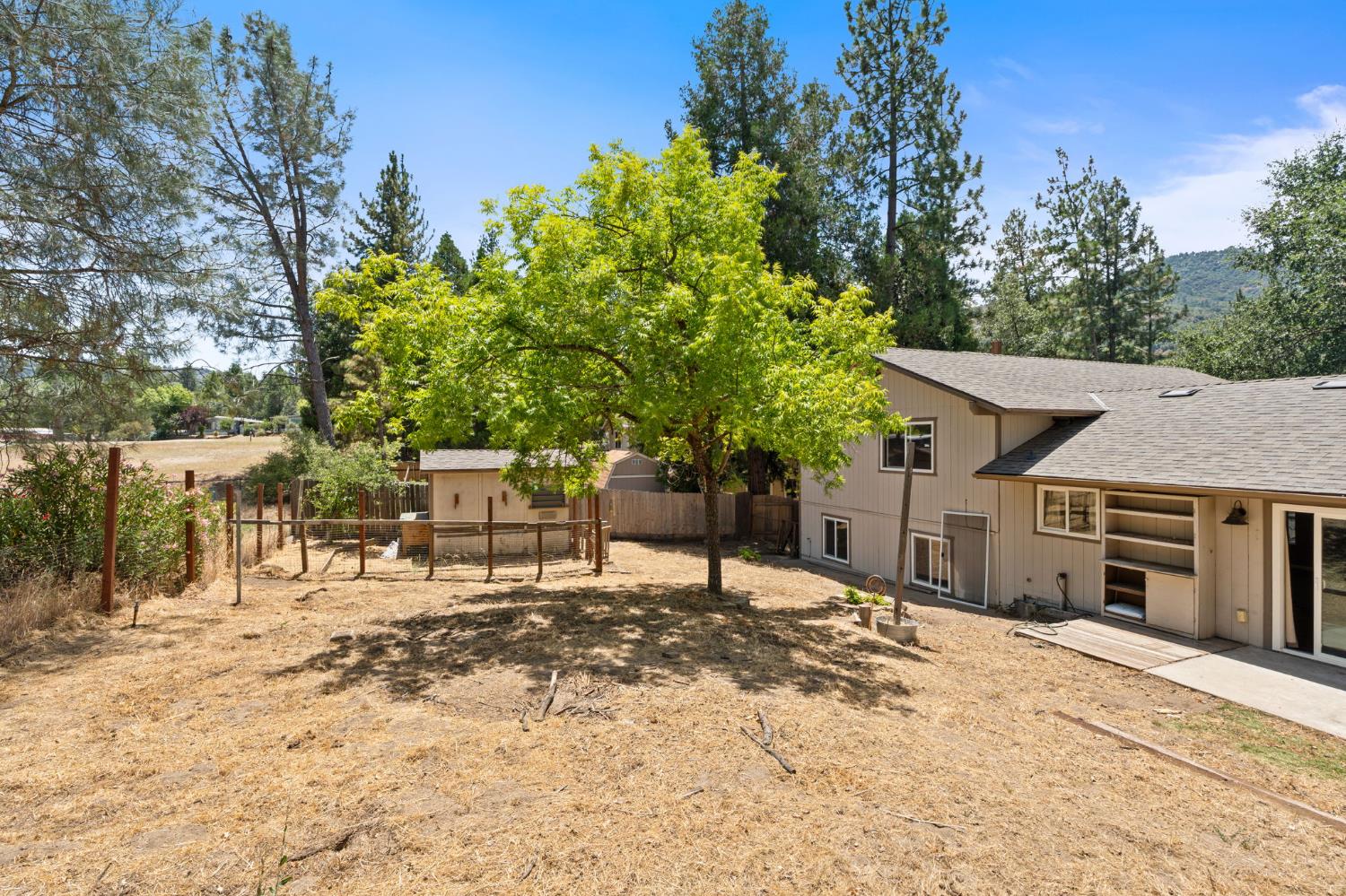 39749 Pine Ridge Rd, Oakhurst, CA 93644