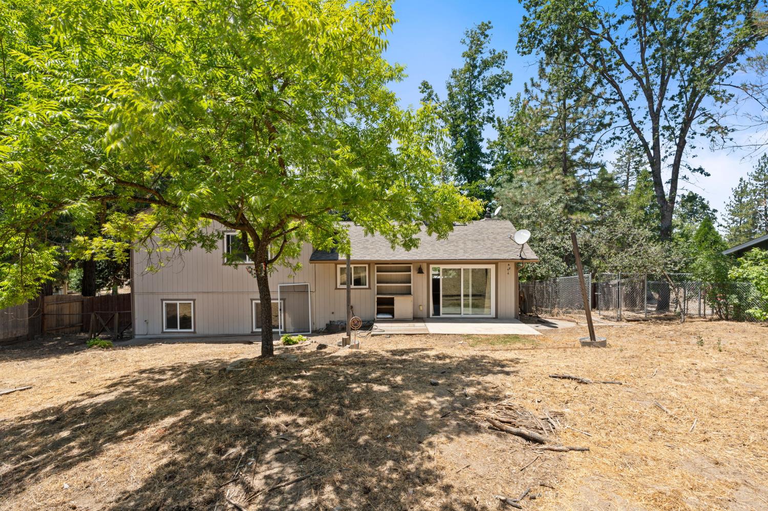 39749 Pine Ridge Rd, Oakhurst, CA 93644
