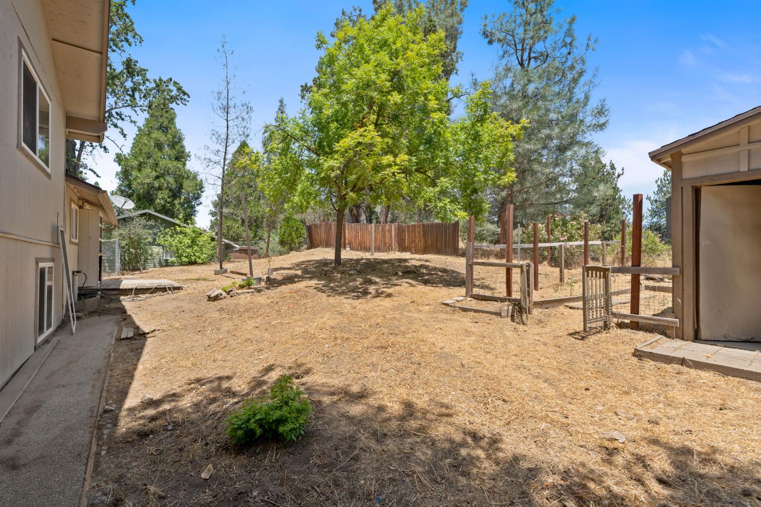 39749 Pine Ridge Rd, Oakhurst, CA 93644