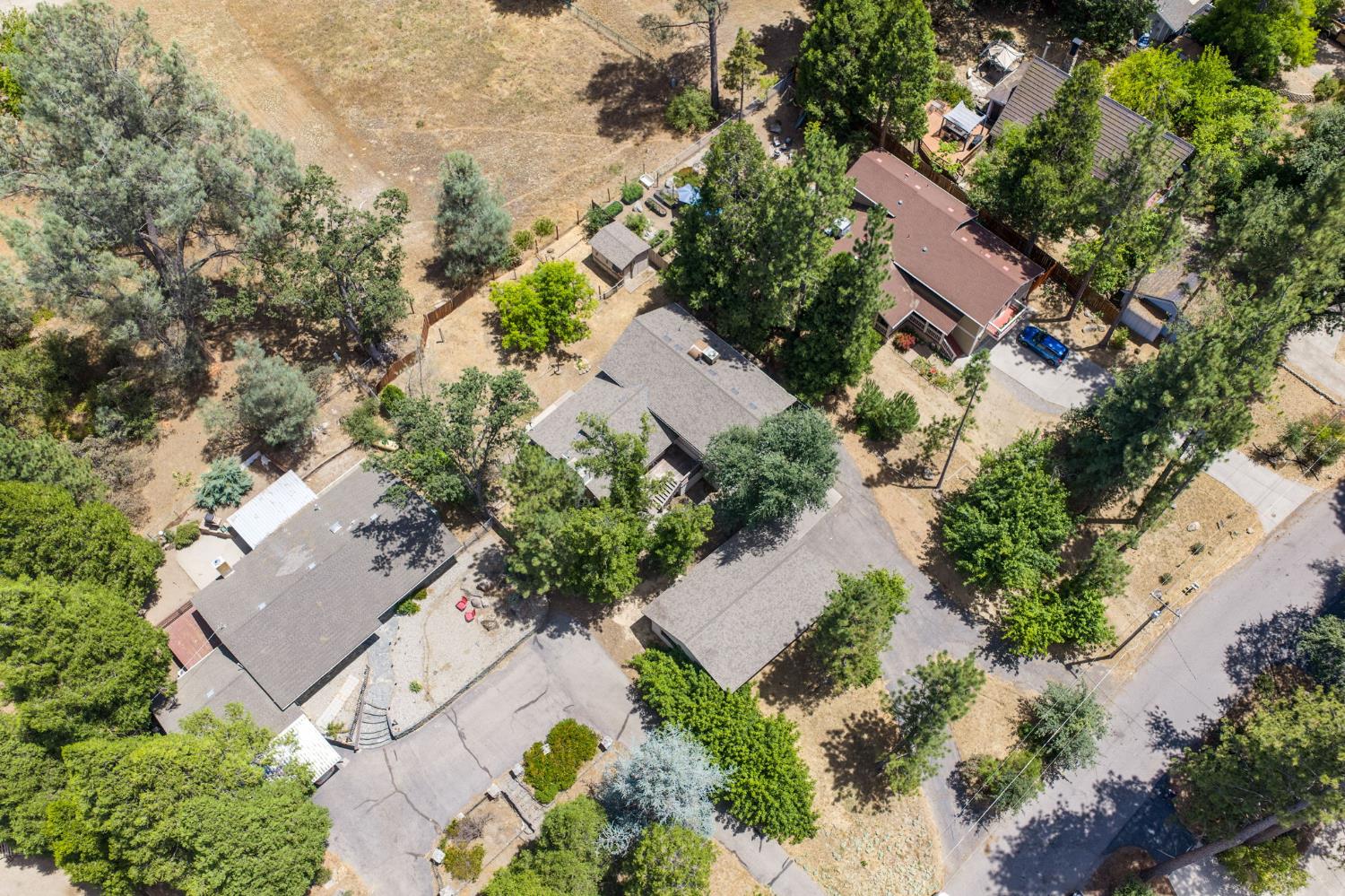 39749 Pine Ridge Rd, Oakhurst, CA 93644