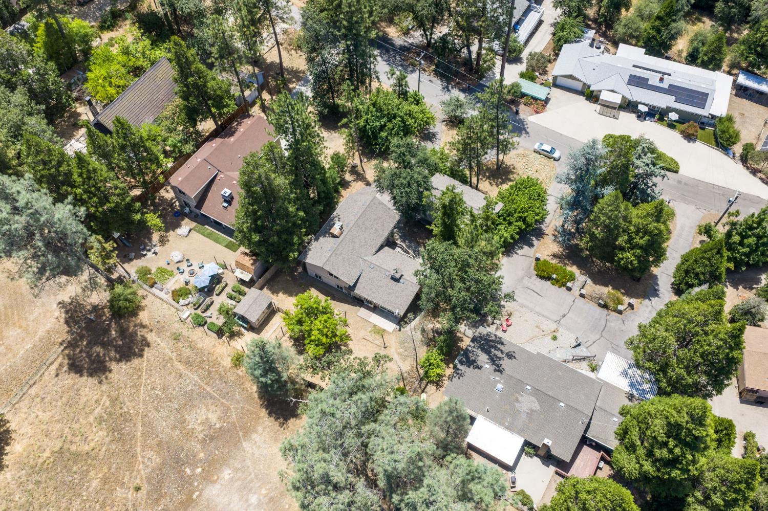 39749 Pine Ridge Rd, Oakhurst, CA 93644