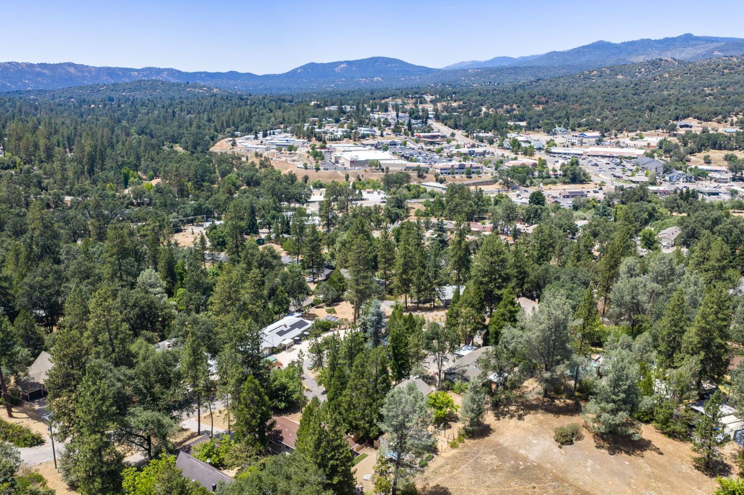 39749 Pine Ridge Rd, Oakhurst, CA 93644