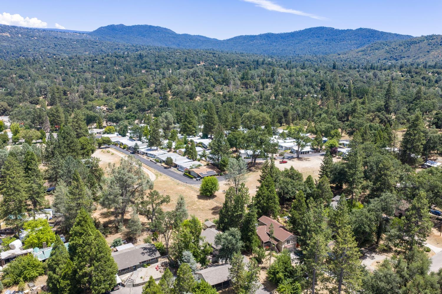 39749 Pine Ridge Rd, Oakhurst, CA 93644