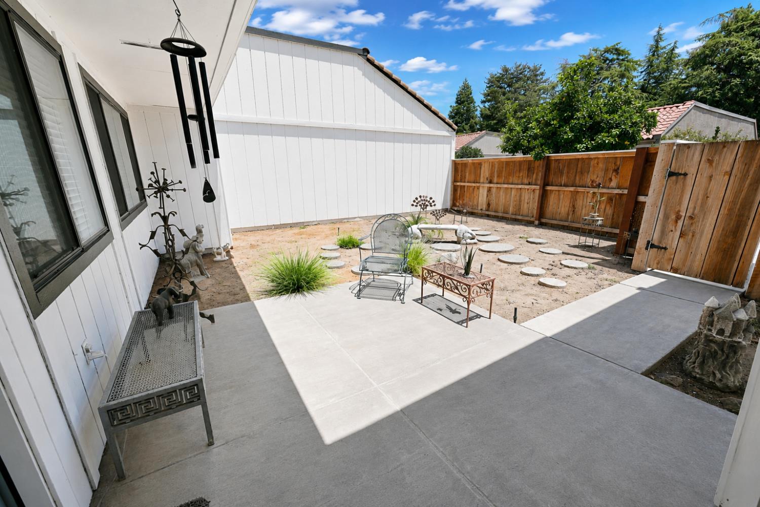1935 W Santa Ana Ave, Fresno, CA 93705