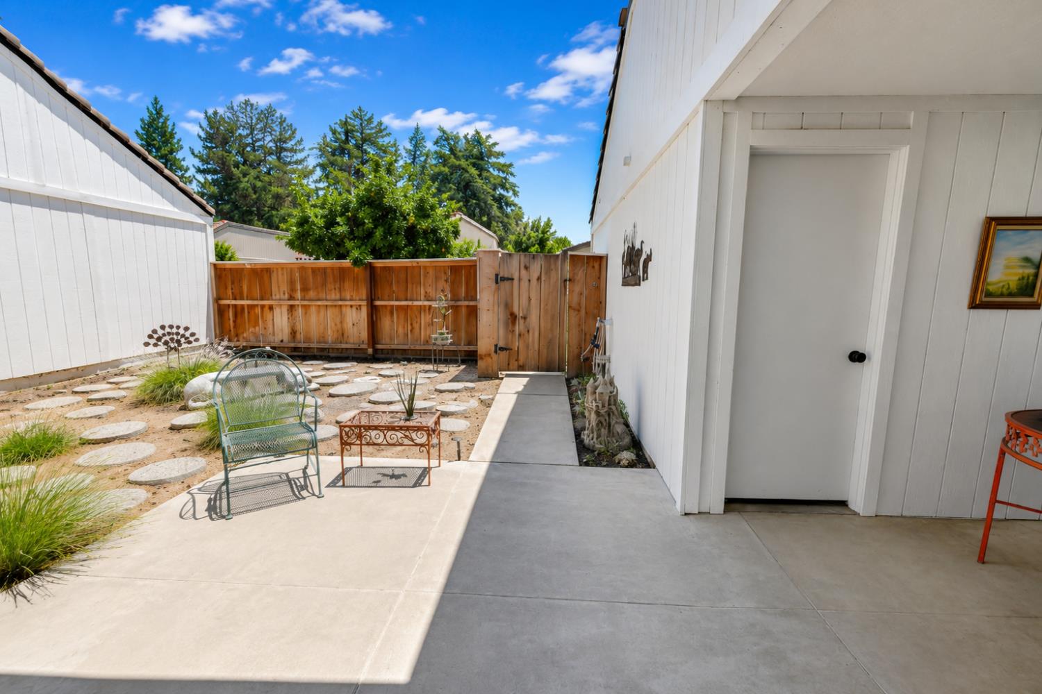 1935 W Santa Ana Ave, Fresno, CA 93705