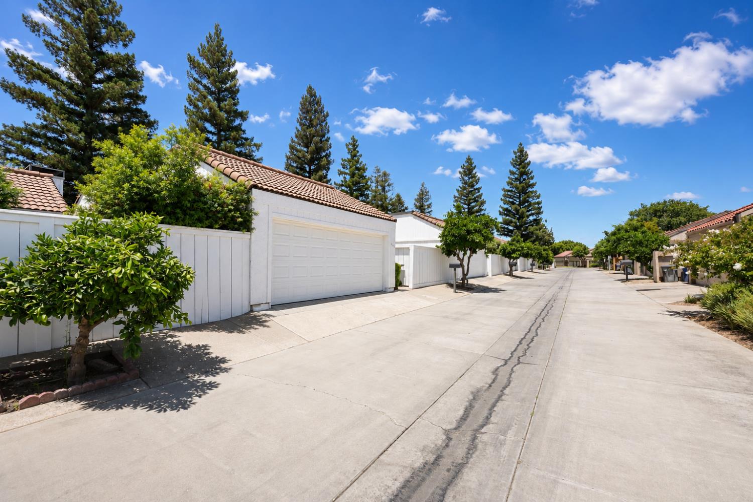 1935 W Santa Ana Ave, Fresno, CA 93705