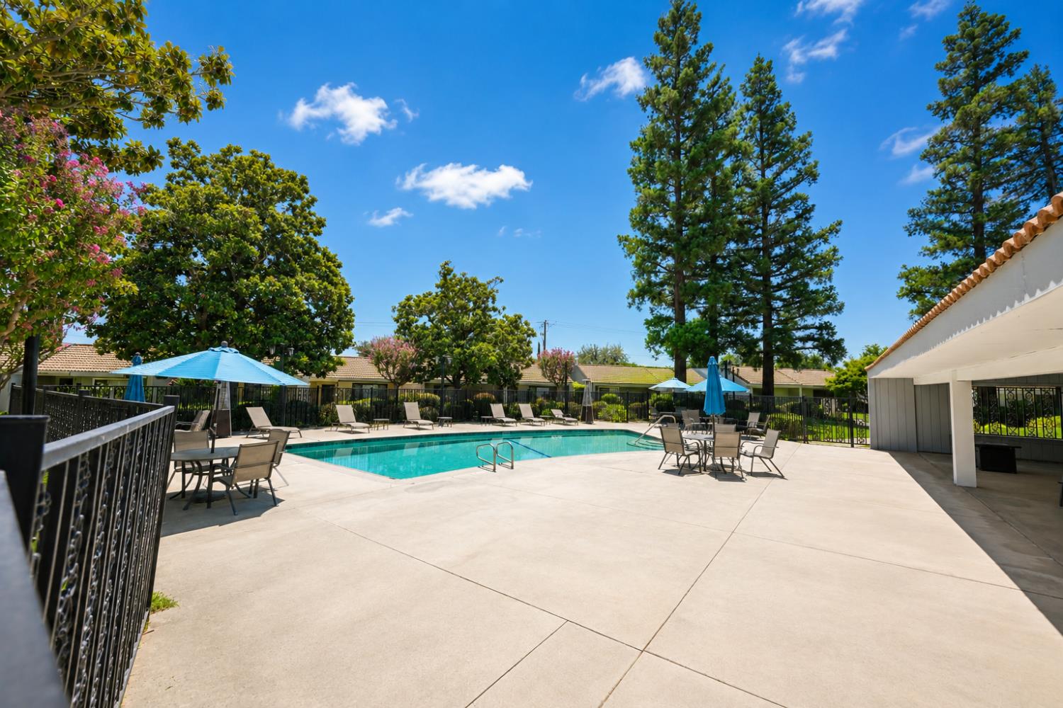 1935 W Santa Ana Ave, Fresno, CA 93705