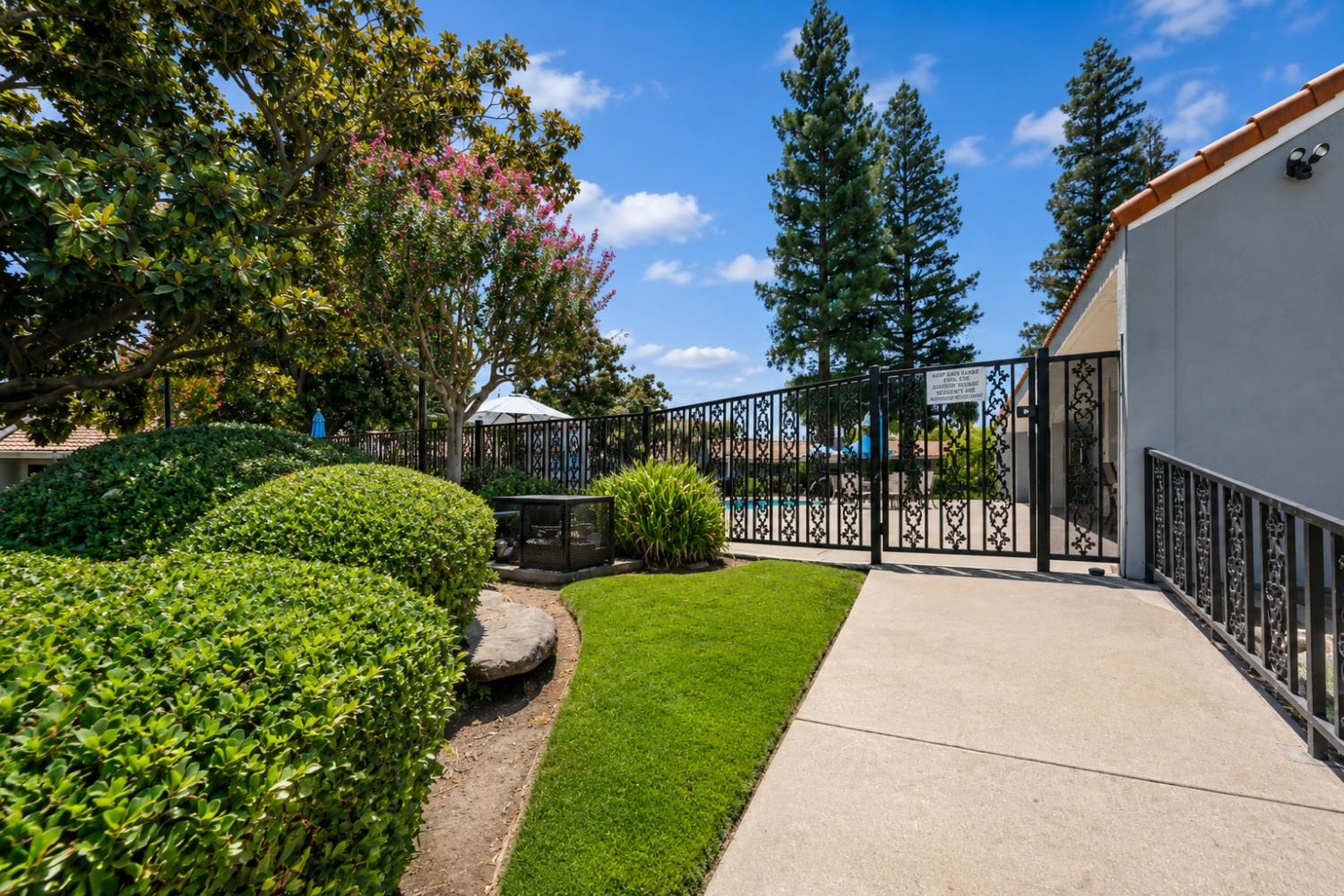 1935 W Santa Ana Ave, Fresno, CA 93705