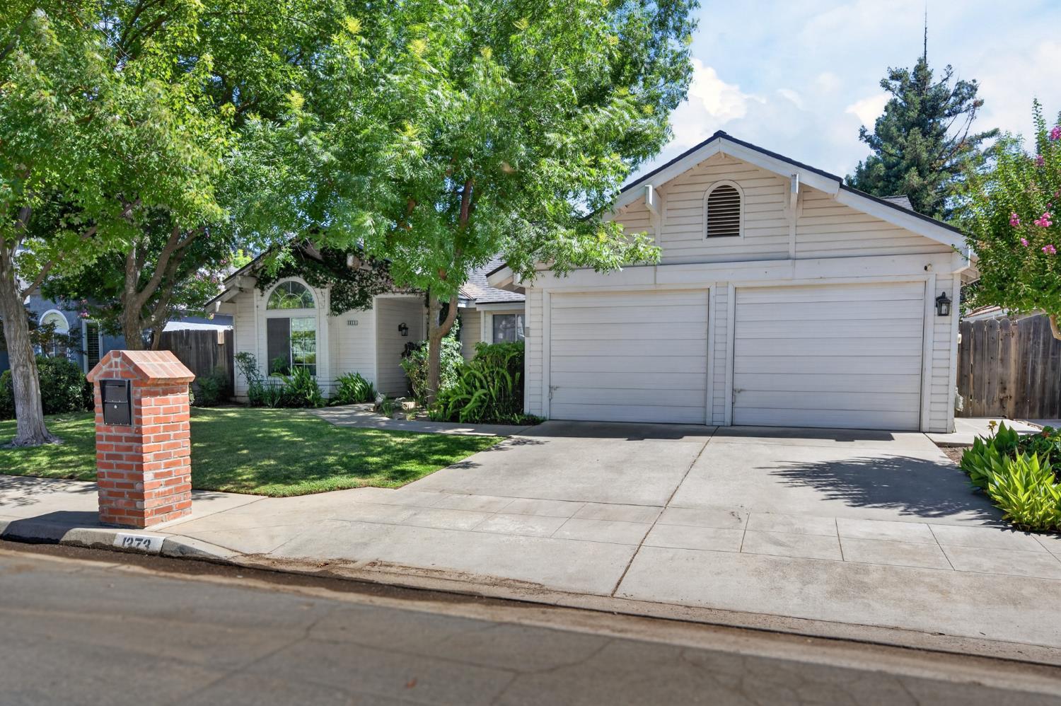 1373 E Portland Ave, Fresno, CA 93720