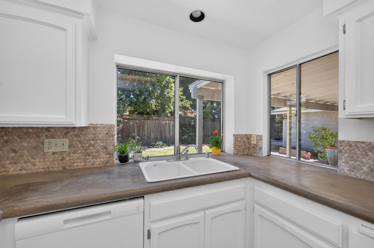 1373 E Portland Ave, Fresno, CA 93720