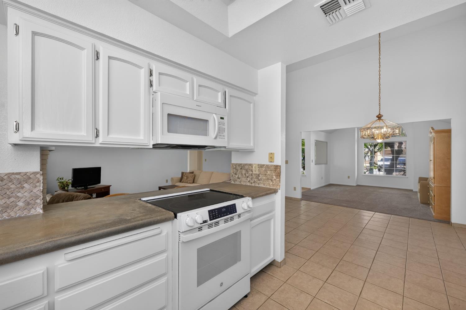1373 E Portland Ave, Fresno, CA 93720