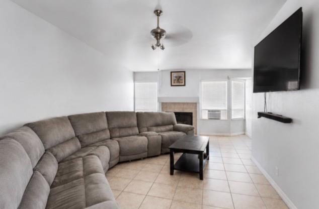 2596 Walnut St, Selma, CA 93662