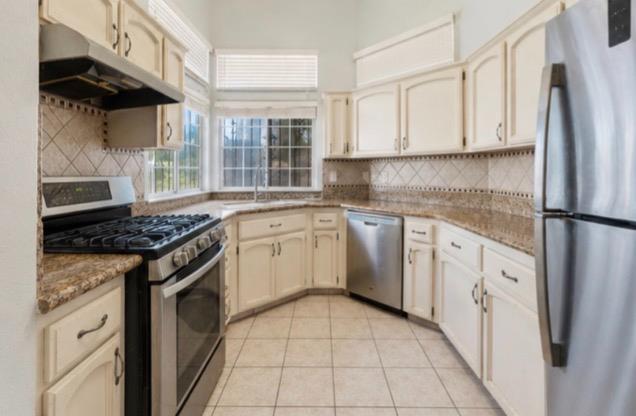 2596 Walnut St, Selma, CA 93662