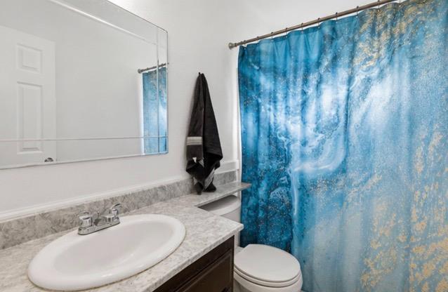 2596 Walnut St, Selma, CA 93662