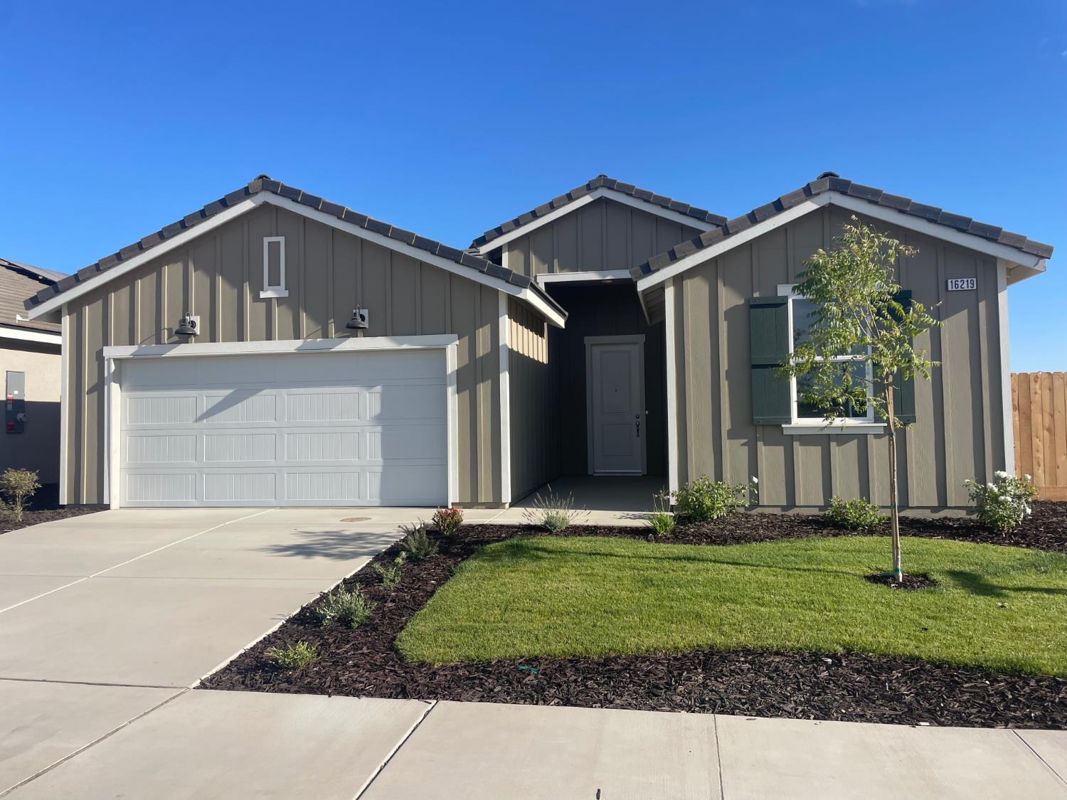16219 W Sunset Ave, Kerman, CA 93630